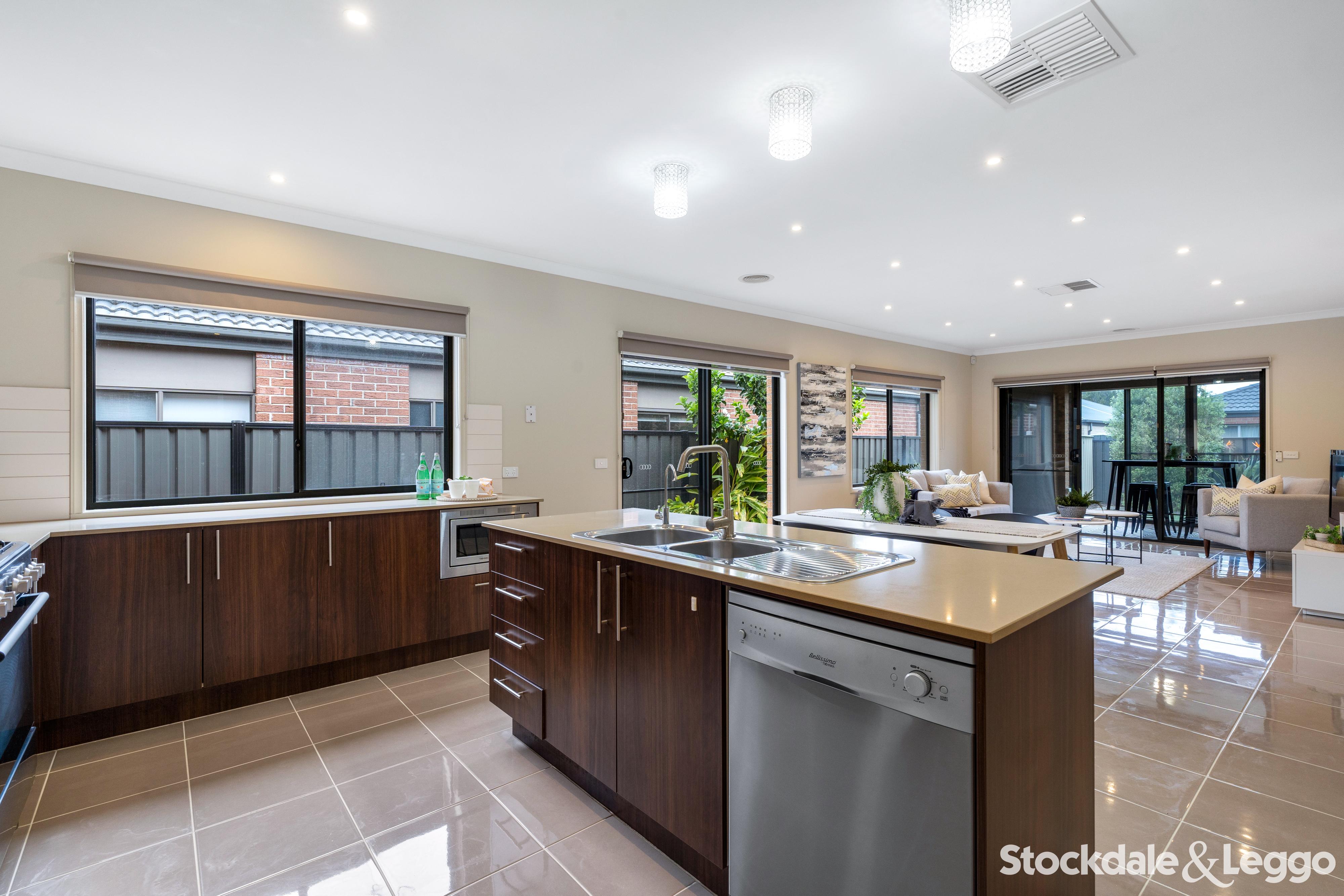 409 Grand Boulevard, Craigieburn VIC, Craigieburn - Thumbnail 4