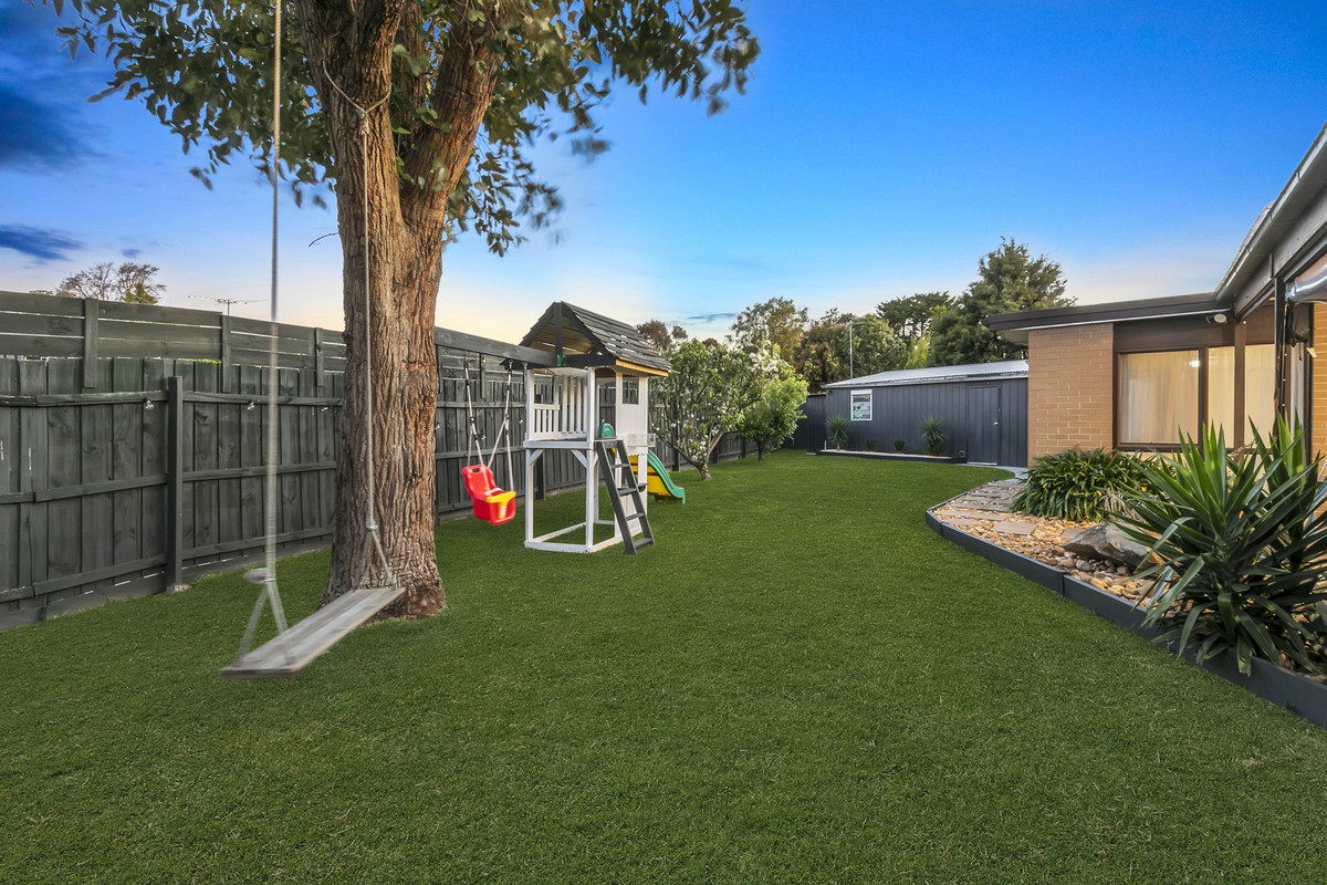 12 Mallory Court, Cranbourne VIC 3977