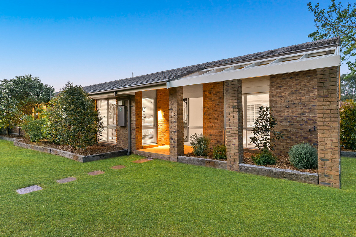 18 Earlston Square, Berwick VIC 3806, Berwick - Thumbnail 2