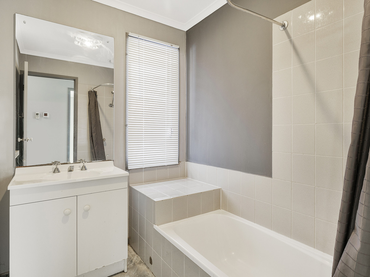 52 Walsingham Crescent, Kurunjang VIC 3337, Kurunjang - Thumbnail 5