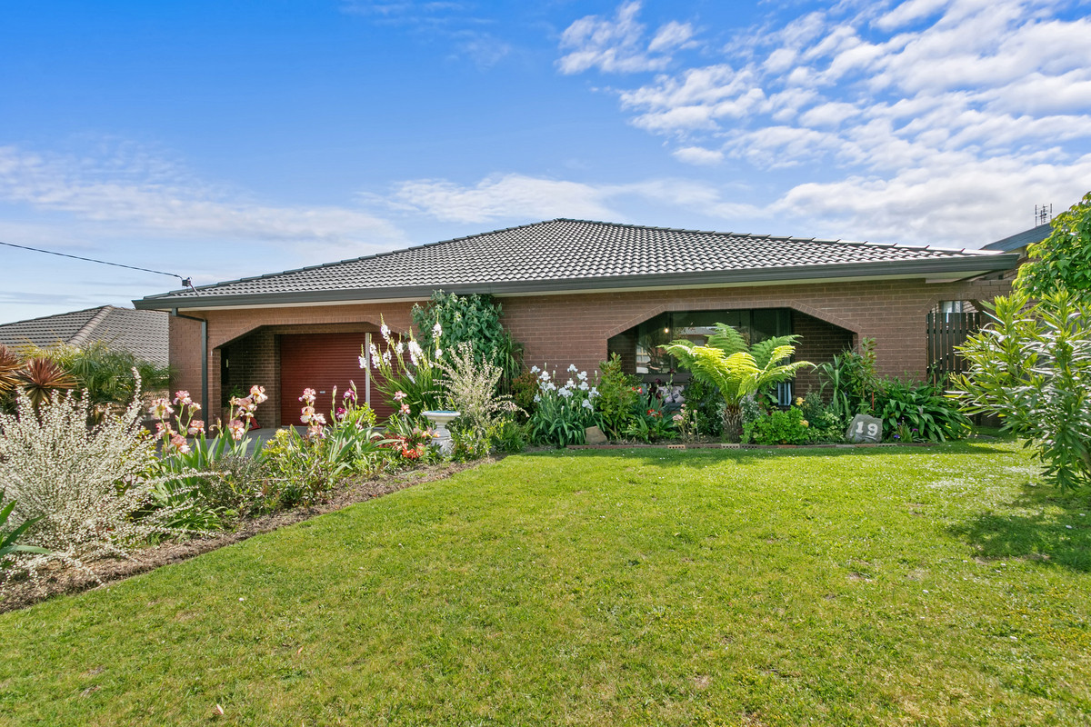 19 Quigley Crescent, Churchill VIC 3842, Churchill - Thumbnail 3