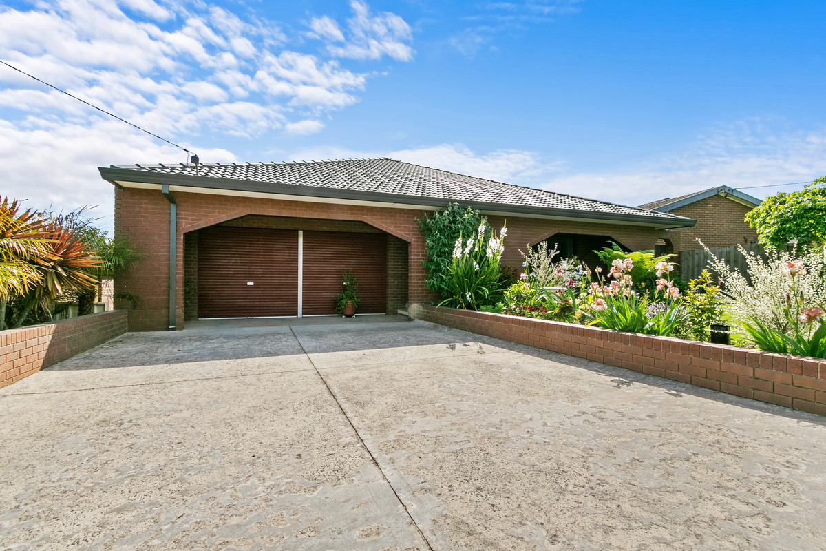 19 Quigley Crescent, Churchill VIC 3842, Churchill - Thumbnail 2