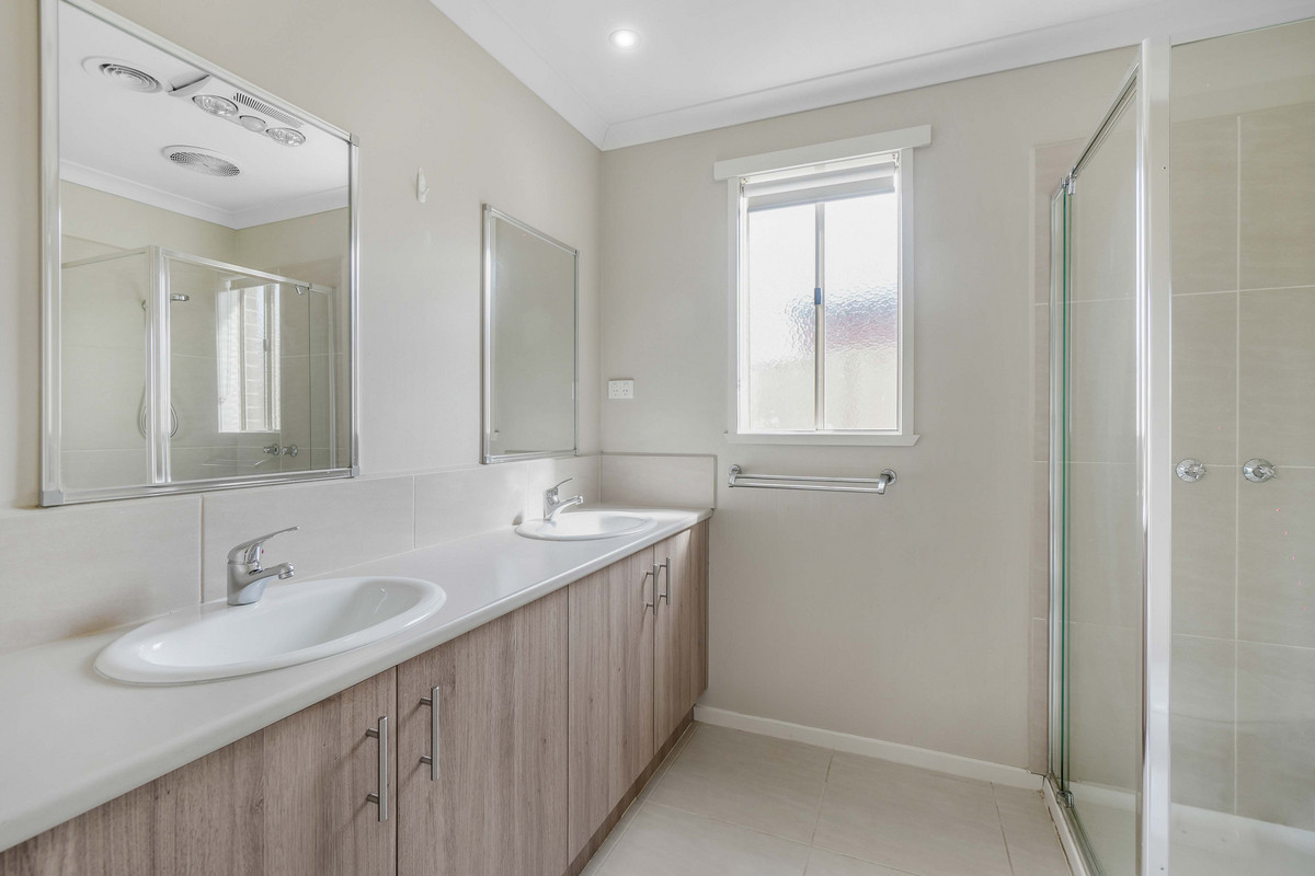 16 Zenith Street, Pakenham VIC 3810, Pakenham - Thumbnail 6