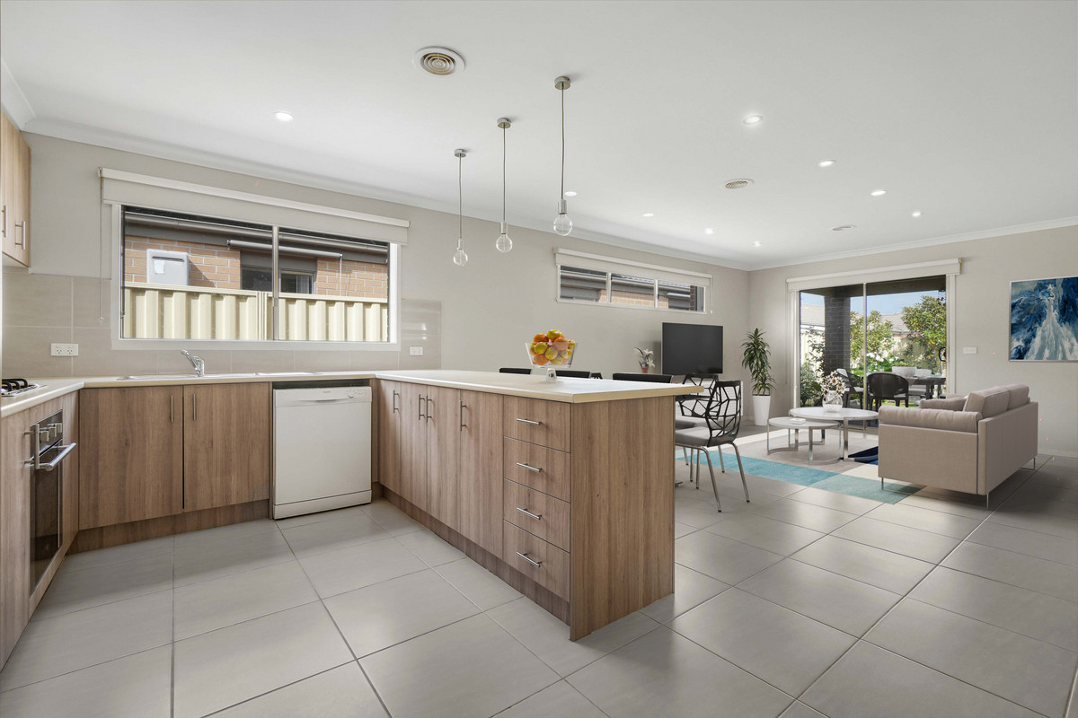 16 Zenith Street, Pakenham VIC 3810, Pakenham - Thumbnail 2