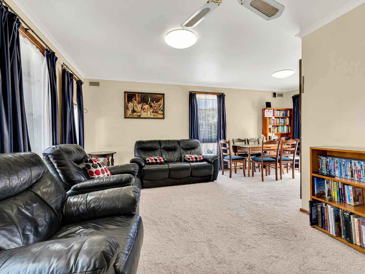 90 Underbank Boulevard, Bacchus Marsh VIC 3340, Bacchus Marsh - Thumbnail 2