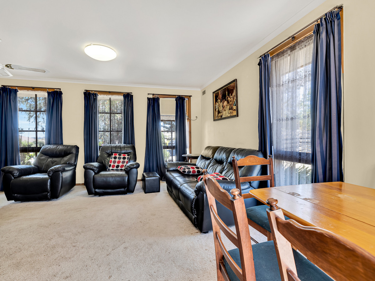 90 Underbank Boulevard, Bacchus Marsh VIC 3340, Bacchus Marsh - Thumbnail 4