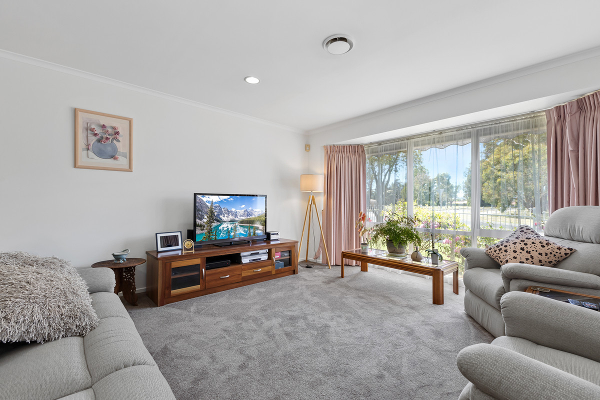 108 Mountain Gate Drive, Ferntree Gully VIC 3156, Ferntree Gully - Thumbnail 3