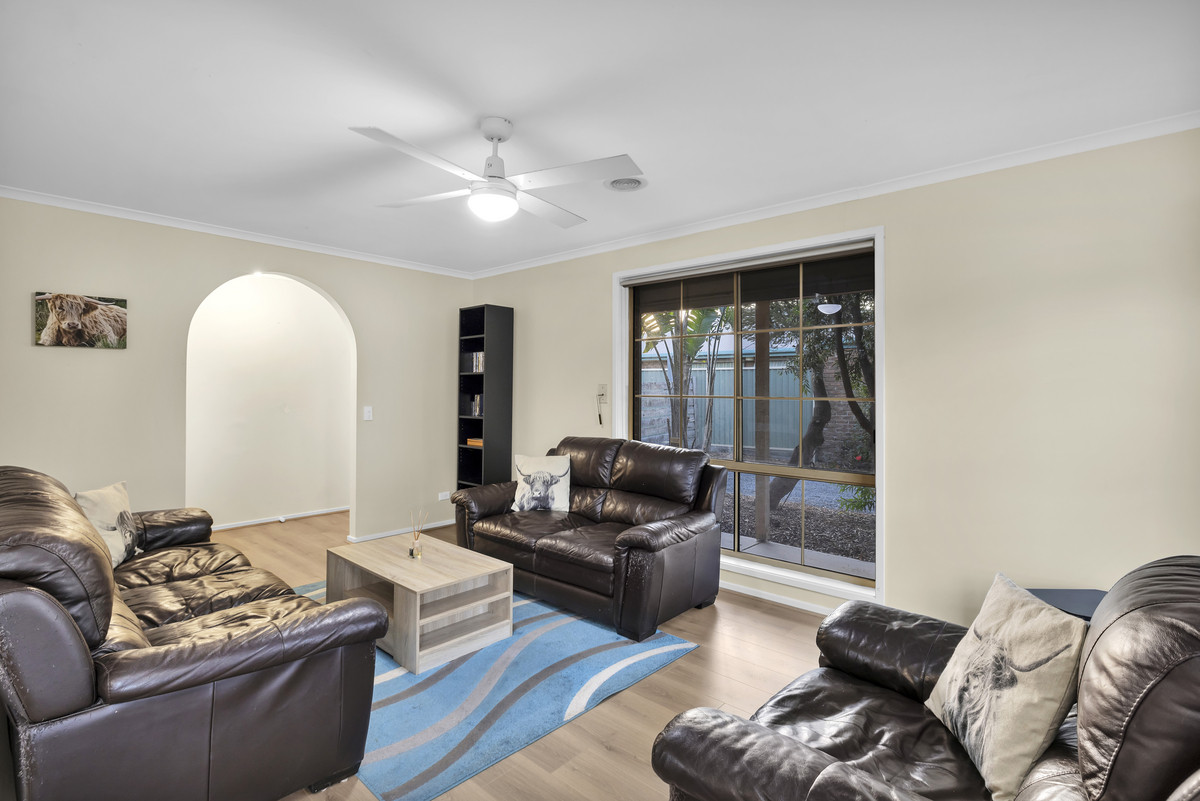 4 Isaac Smith Crescent, Cranbourne VIC 3977, Cranbourne - Thumbnail 2