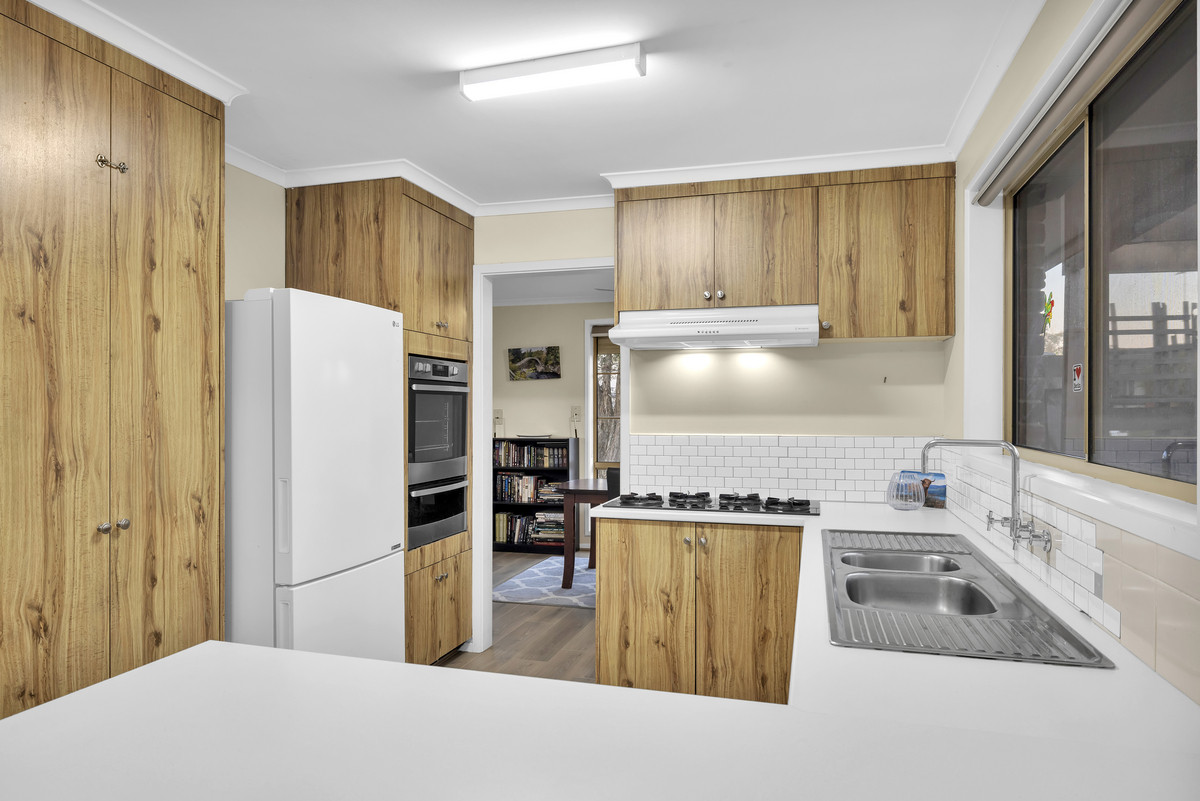 4 Isaac Smith Crescent, Cranbourne VIC 3977, Cranbourne - Thumbnail 4
