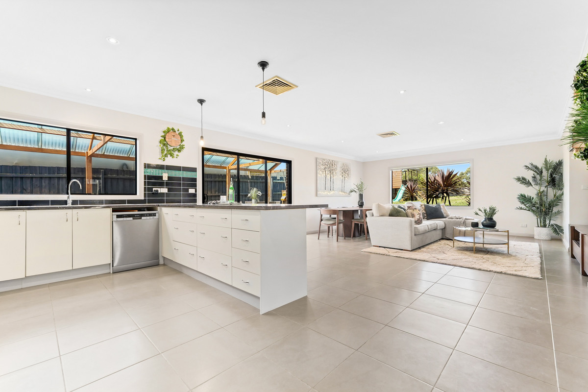 78 Scarborough Avenue, Cranbourne West VIC 3977, Cranbourne West - Thumbnail 6