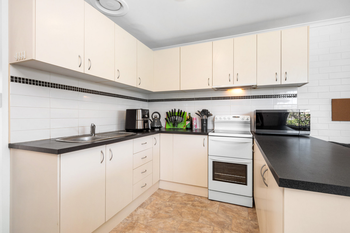 1 / 2 Fassifern Court, Hamlyn Heights VIC 3215, Hamlyn Heights - Thumbnail 2