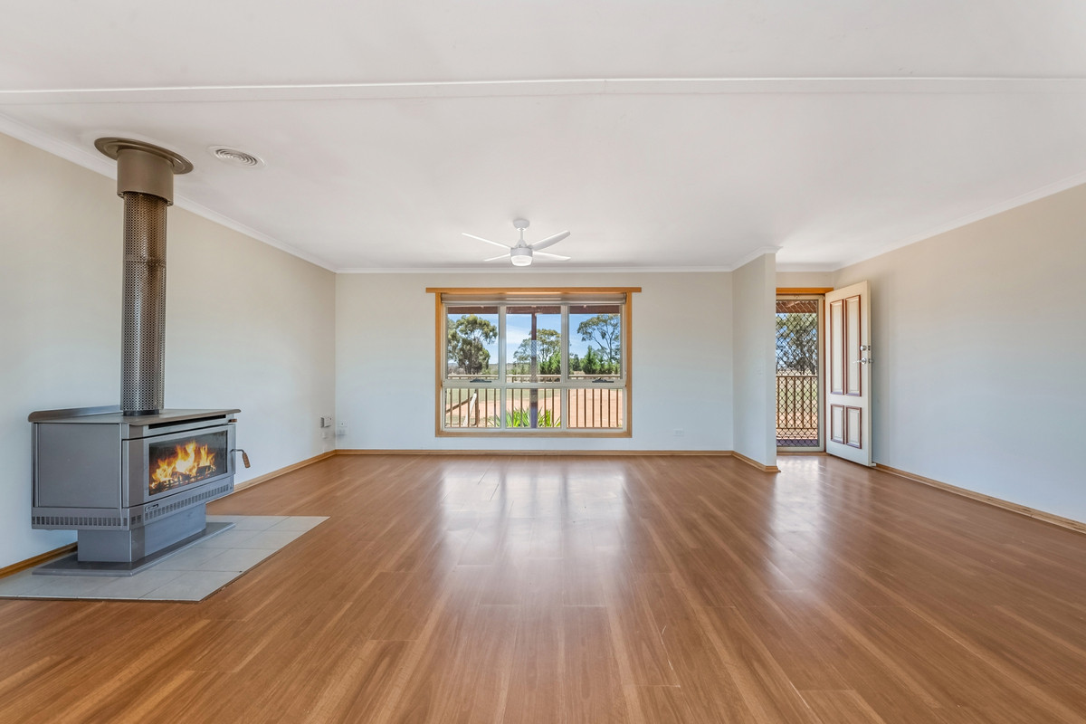 7025 Calder Highway, Wedderburn VIC 3518, Wedderburn - Thumbnail 2