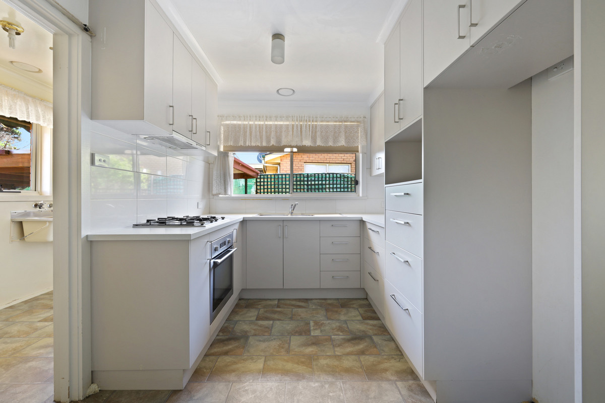 38 Examiner Crescent, Warrnambool VIC 3280, Warrnambool - Thumbnail 2