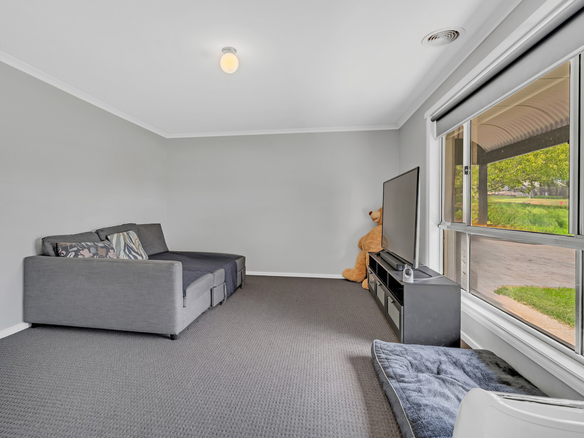 11 Russell Street, Darley VIC 3340, Darley - Thumbnail 5