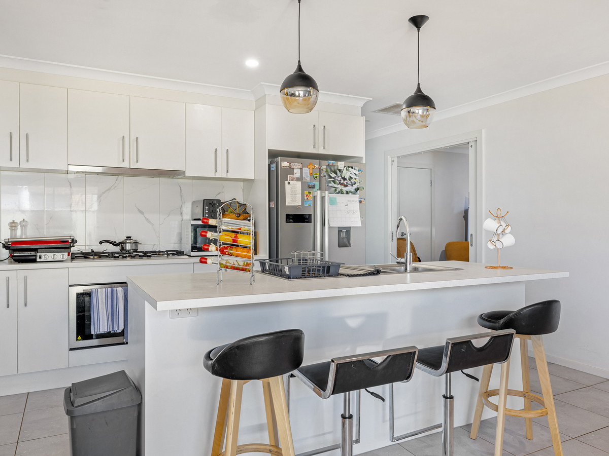 19 Holman Crescent, Bacchus Marsh VIC 3340, Bacchus Marsh - Thumbnail 4