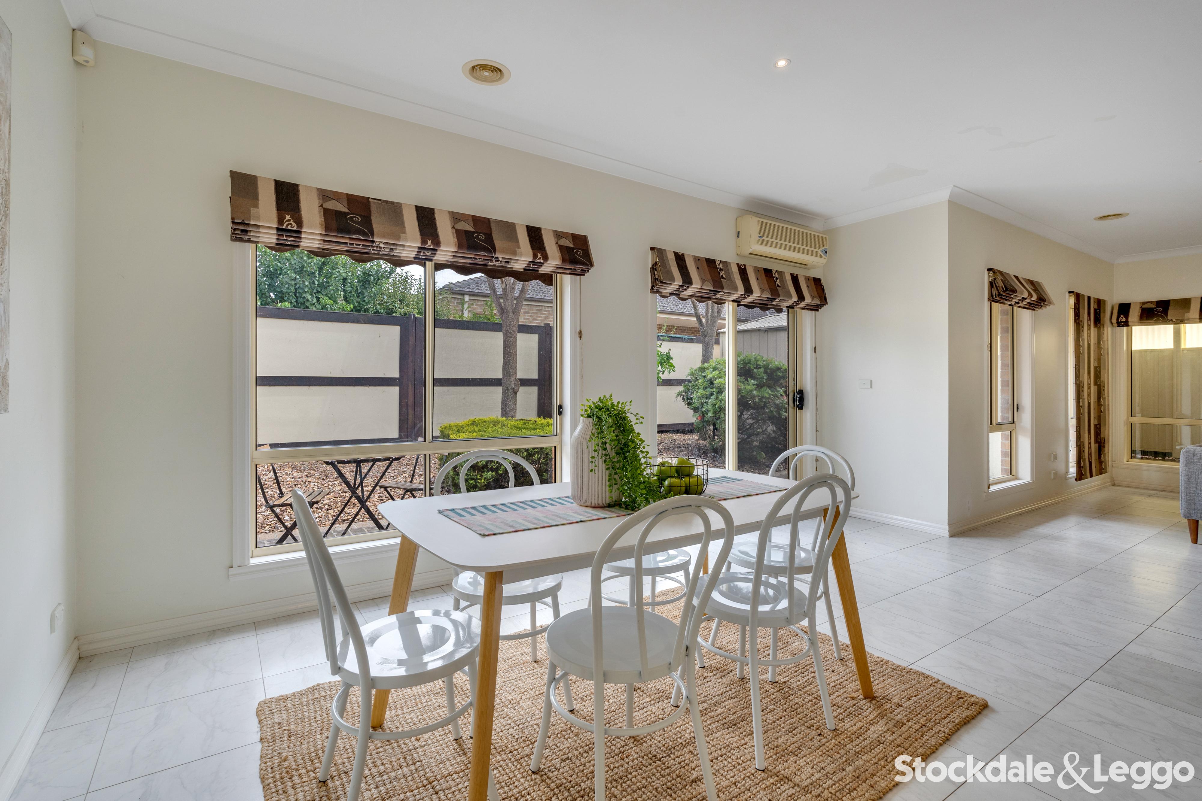 21 Statesman Avenue, Roxburgh Park VIC, Roxburgh Park - Thumbnail 4