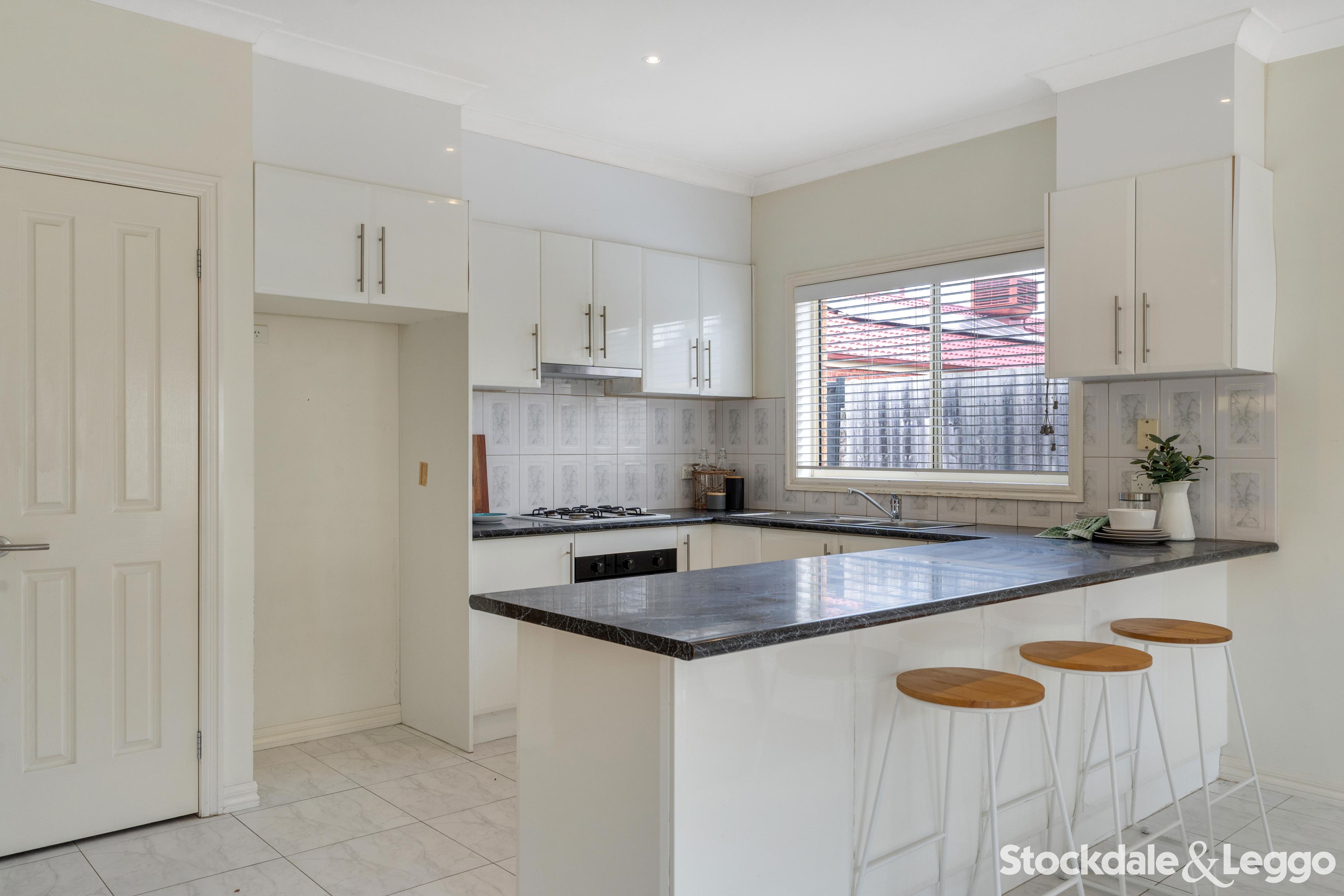 21 Statesman Avenue, Roxburgh Park VIC, Roxburgh Park - Thumbnail 3