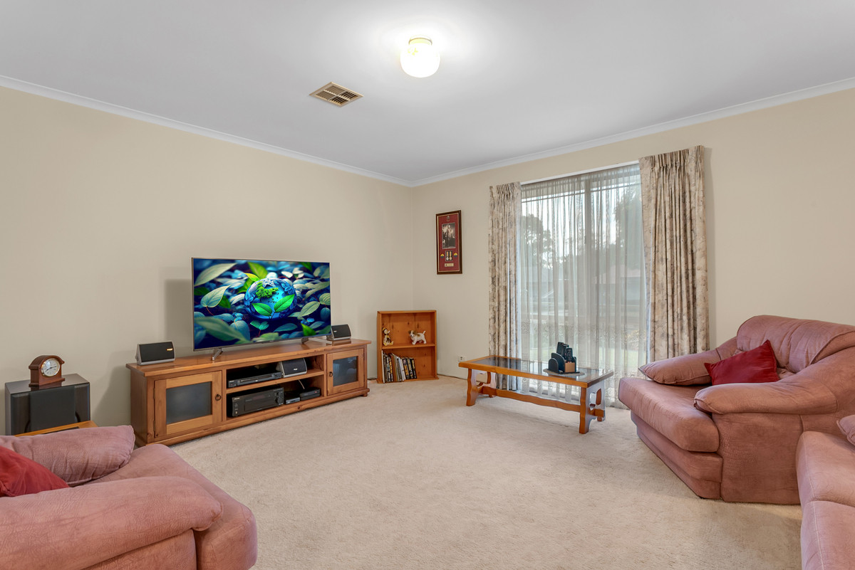 125 Lawless Drive, Cranbourne North VIC 3977, Cranbourne North - Thumbnail 2