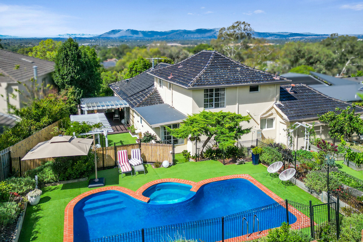 17 Winterton Drive, Wheelers Hill VIC 3150, Wheelers Hill - Thumbnail 3