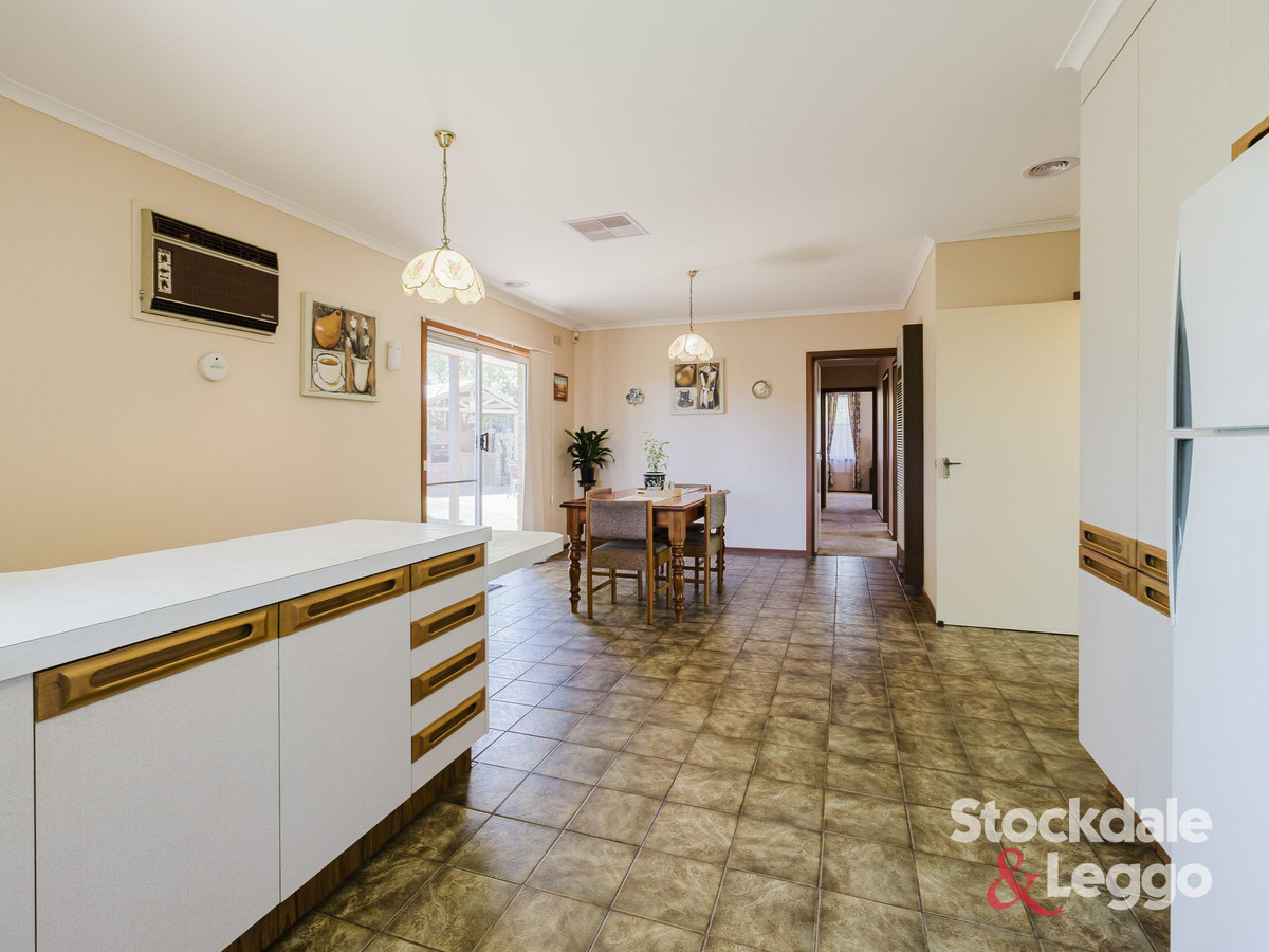 11 White Avenue, BACCHUS MARSH VIC 3340, Bacchus Marsh - Thumbnail 6