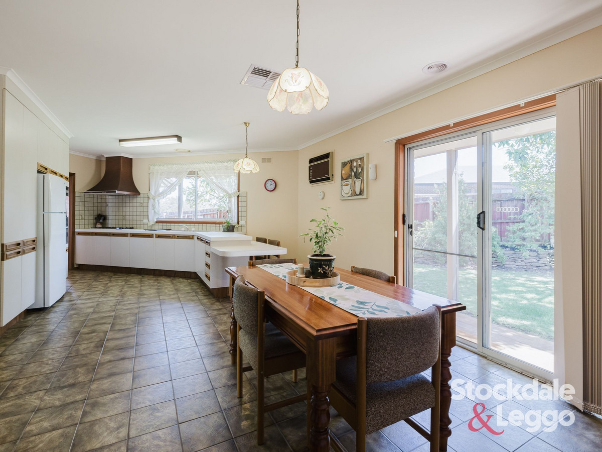 11 White Avenue, BACCHUS MARSH VIC 3340, Bacchus Marsh - Thumbnail 7