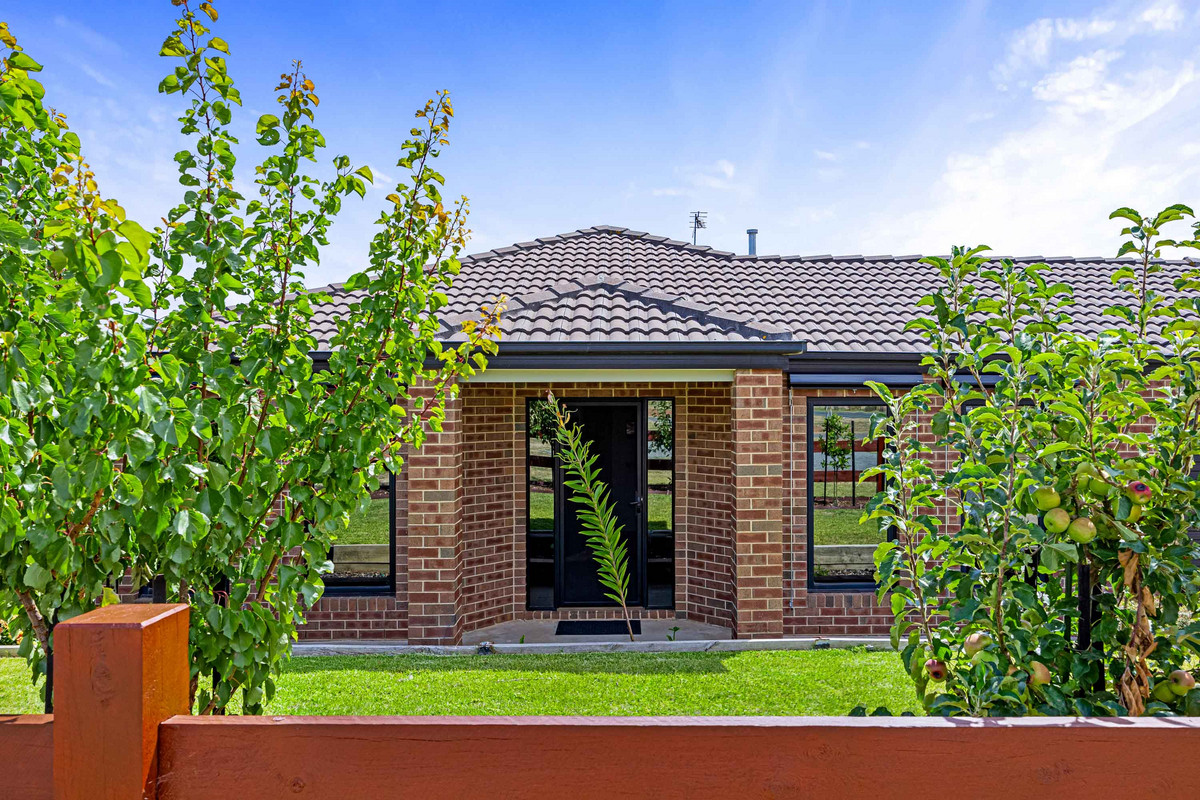 25 Creswick Street, Miners Rest VIC 3352, Miners Rest - Thumbnail 2