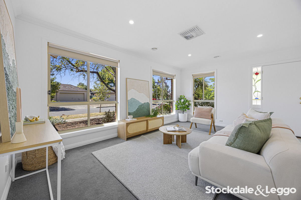 19 Elstead Way, Lake Gardens VIC 3355, Lake Gardens - Thumbnail 4