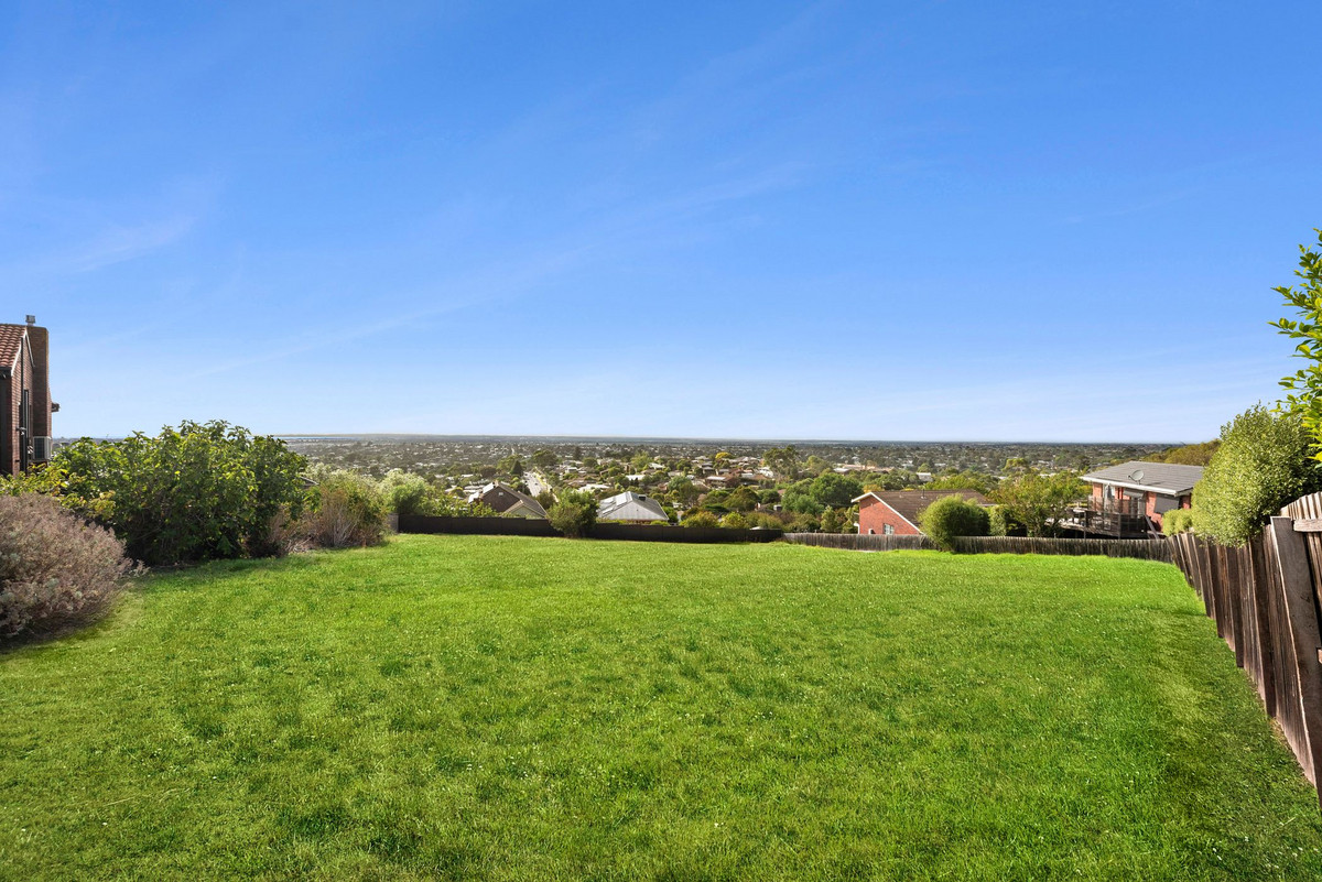 8 Trafalgar Square, Wandana Heights VIC 3216, Wandana Heights - Thumbnail 2