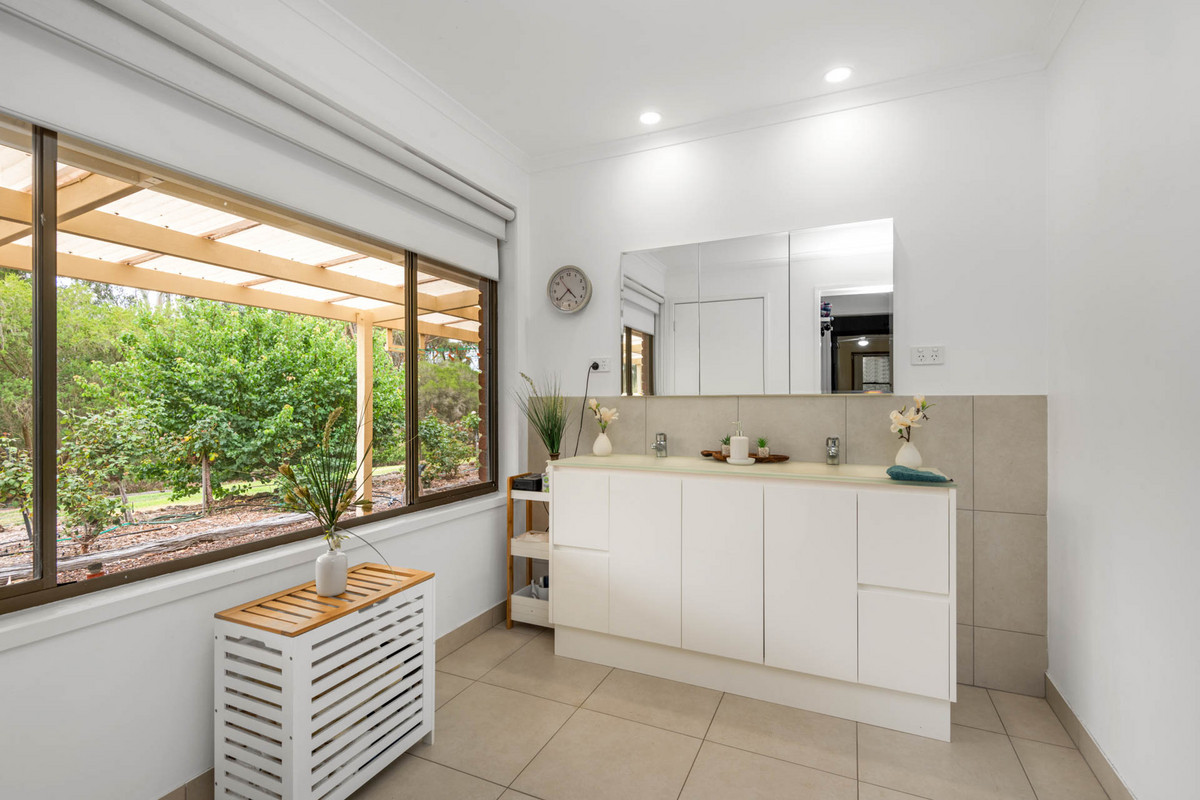 1042 Bannockburn Shelford Road, TEESDALE VIC 3328, Teesdale - Thumbnail 5