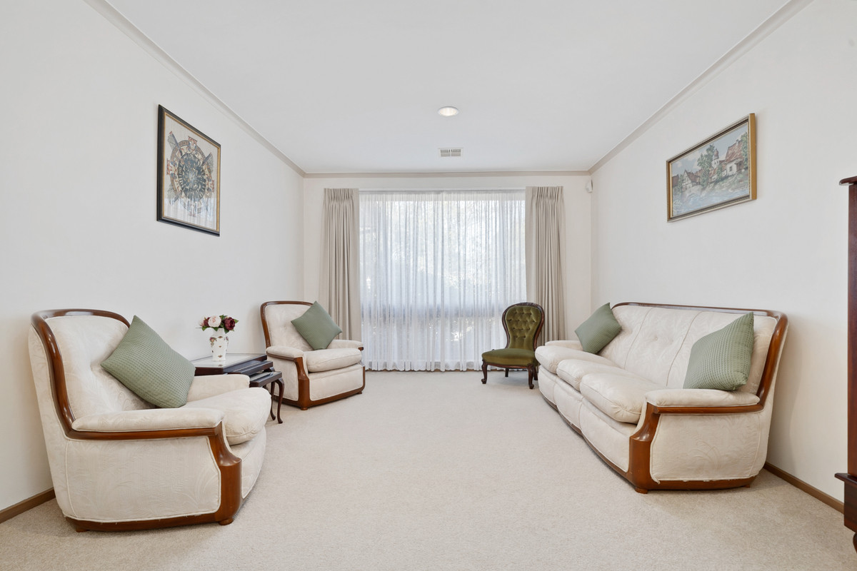3 Sceptre Crt, Taylors Lakes VIC 3038, Taylors Lakes - Thumbnail 2