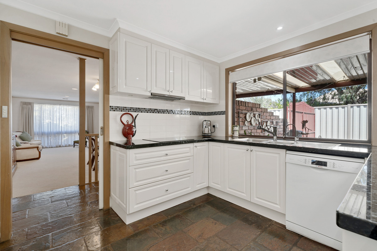 3 Sceptre Crt, Taylors Lakes VIC 3038, Taylors Lakes - Thumbnail 4