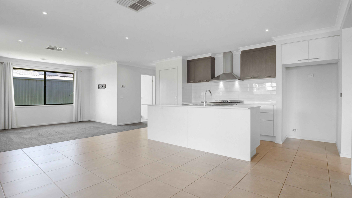 28 Mootwingee Crescent, Shepparton North VIC 3631, Shepparton North - Thumbnail 2