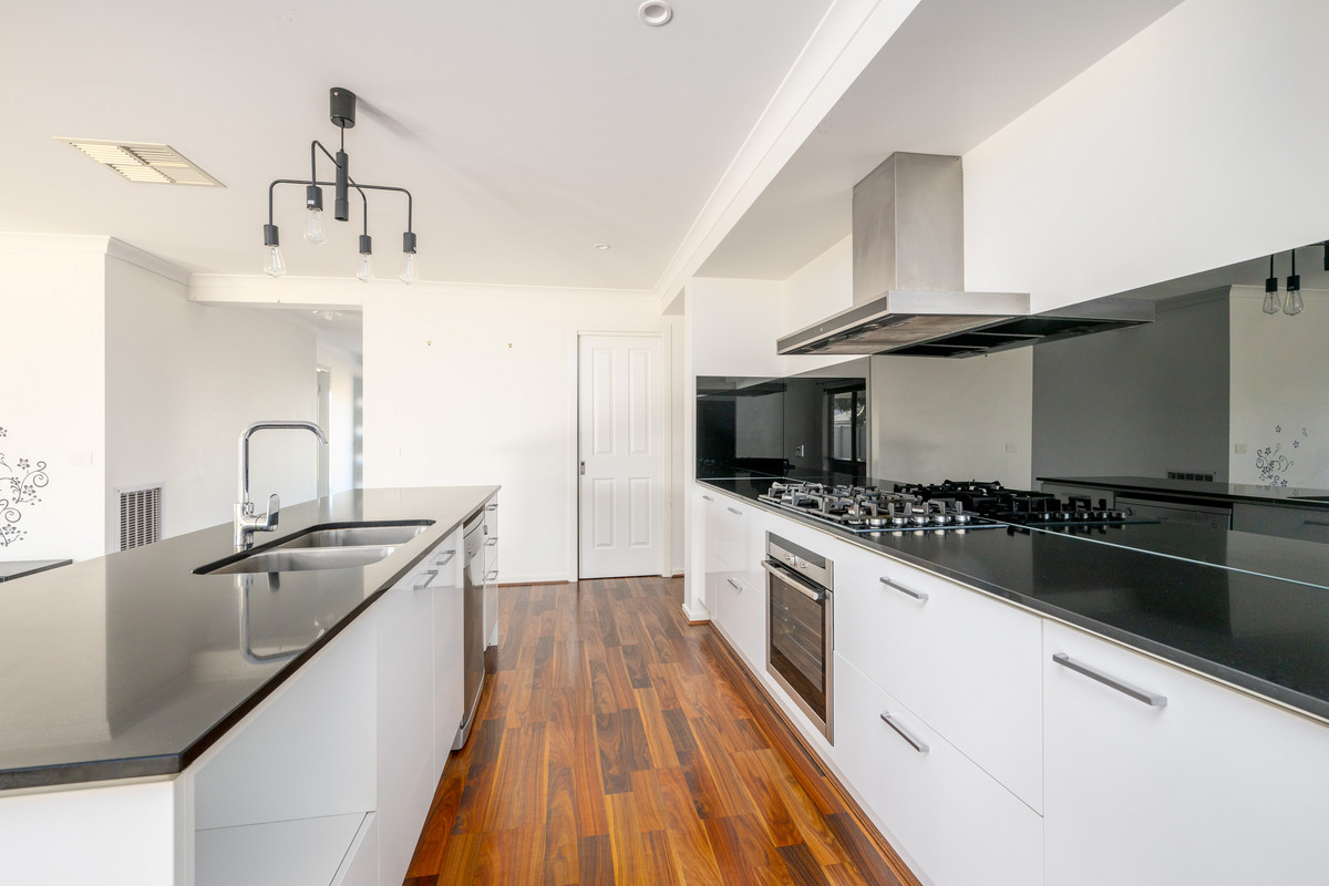 18 Windsor Avenue, SHEPPARTON VIC 3630, Shepparton - Thumbnail 2