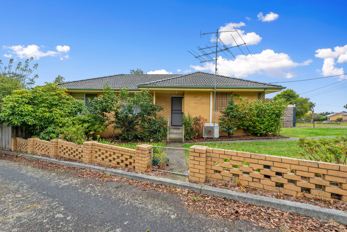 24 Heesom Crescent, CHURCHILL VIC 3842, Churchill - Thumbnail 2