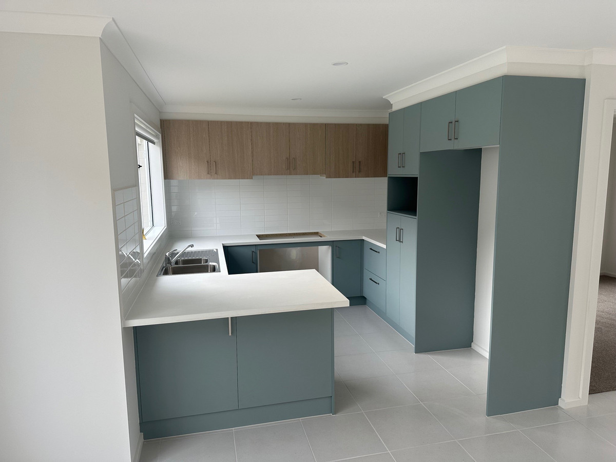 92 Ahern Road, Pakenham VIC 3810, Pakenham - Thumbnail 2
