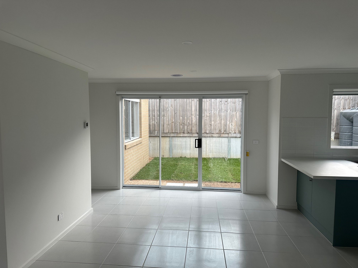 92 Ahern Road, Pakenham VIC 3810, Pakenham - Thumbnail 4