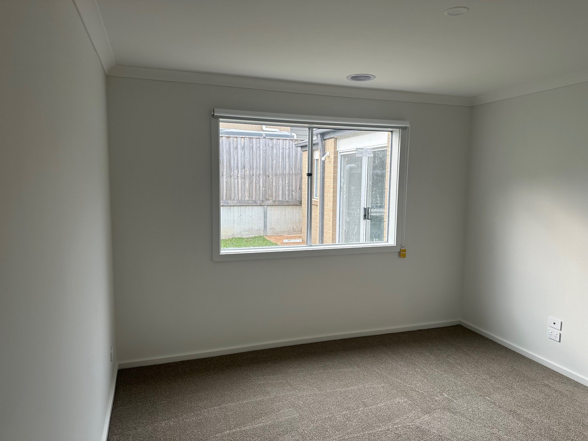92 Ahern Road, Pakenham VIC 3810, Pakenham - Thumbnail 5