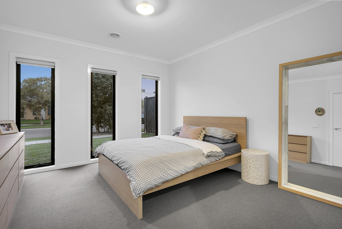 14 Hammond Road, Cranbourne West VIC 3977, Cranbourne West - Thumbnail 2