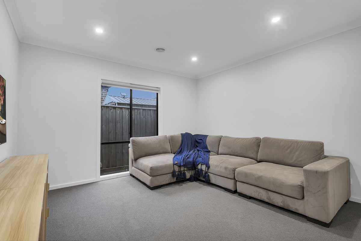14 Hammond Road, Cranbourne West VIC 3977, Cranbourne West - Thumbnail 4