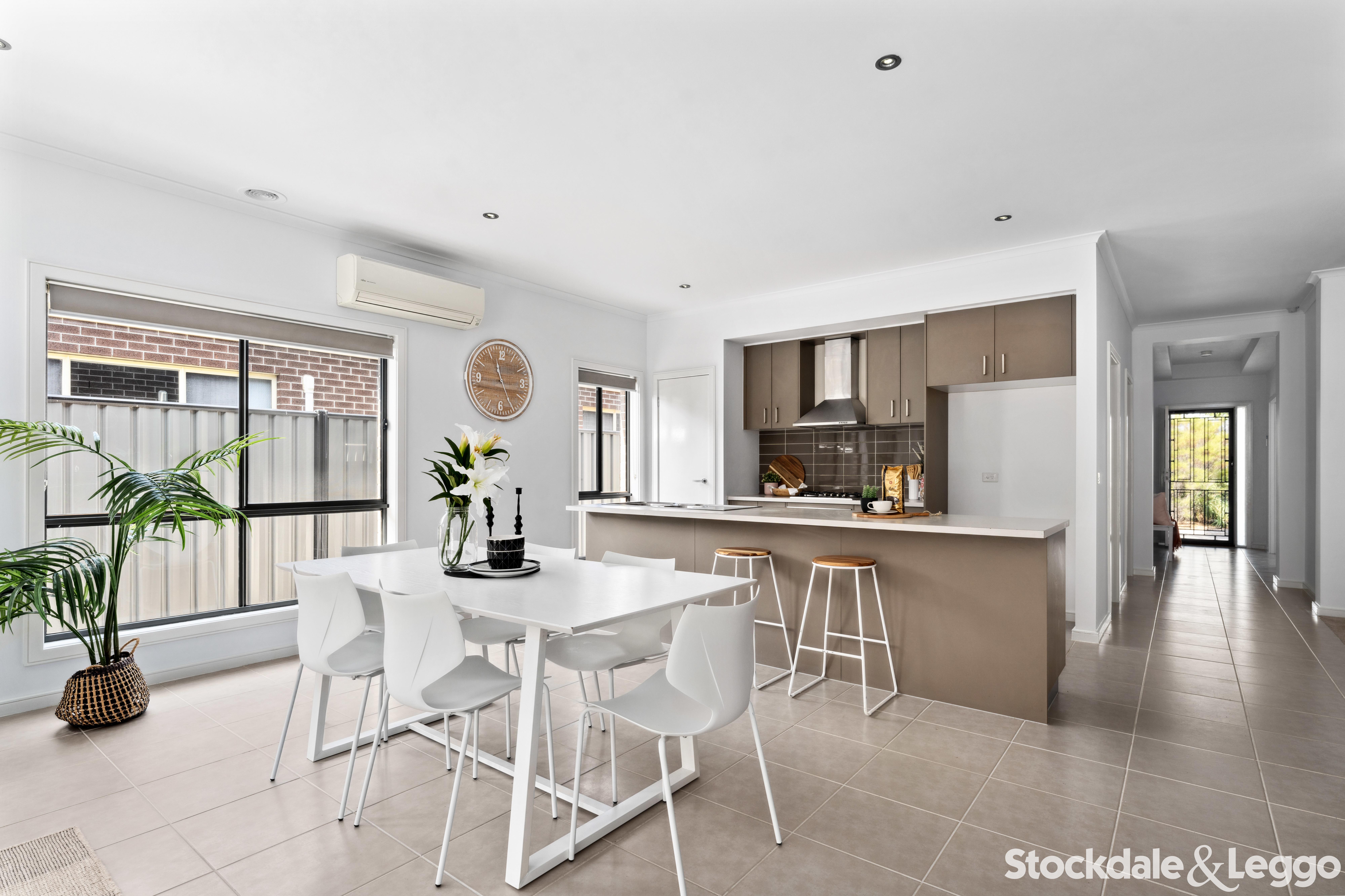 14 Balconies Way, Craigieburn VIC, Craigieburn - Thumbnail 2