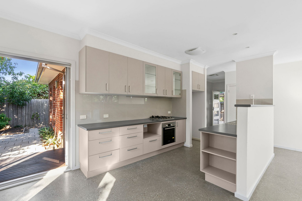 2 / 14 Walsh Grove, North Geelong VIC 3215, North Geelong - Thumbnail 2