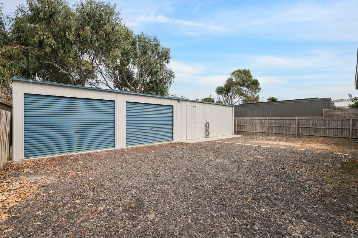 11 Phillip Island Road, Sunderland Bay VIC 3922, Sunderland Bay - Thumbnail 2