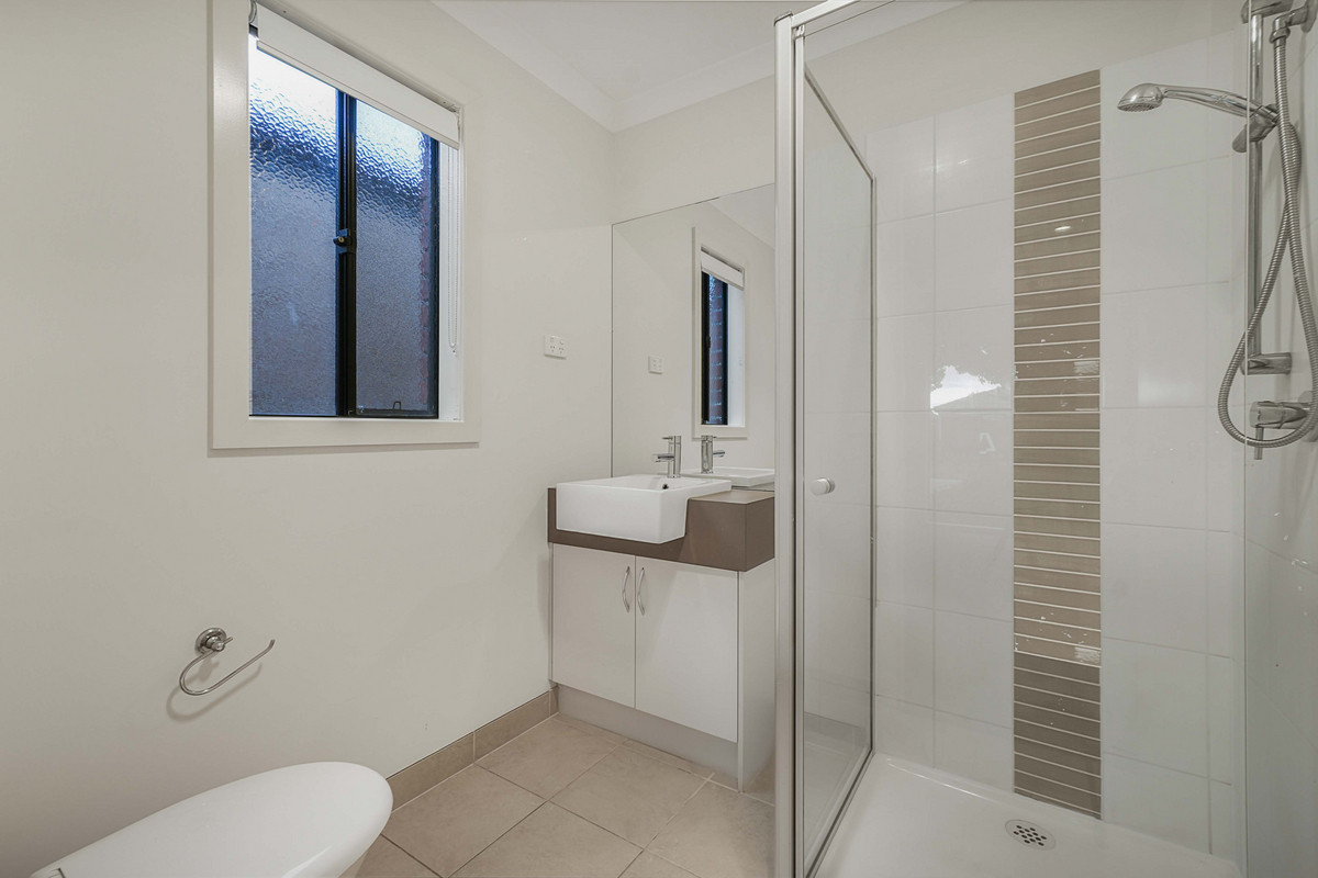 43 Melissa Way, Pakenham VIC 3810, Pakenham - Thumbnail 3