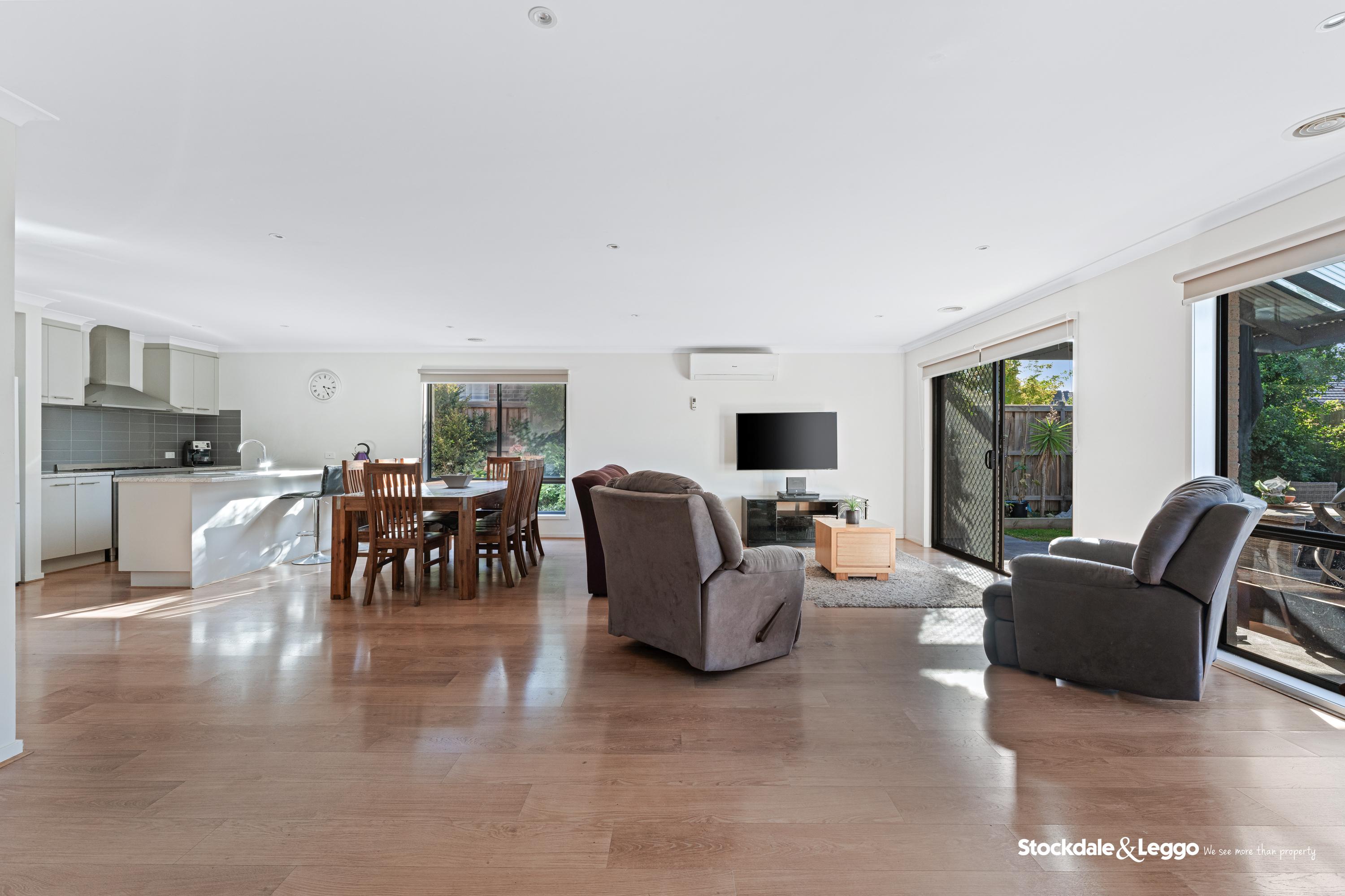33 Trainers Way, Clyde North VIC, Clyde North - Thumbnail 4