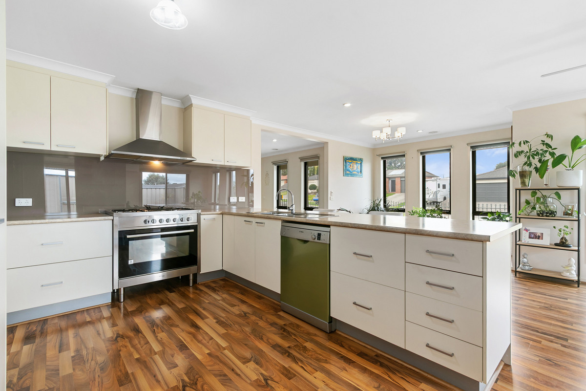 16 College Avenue, Traralgon VIC 3844, Traralgon - Thumbnail 2