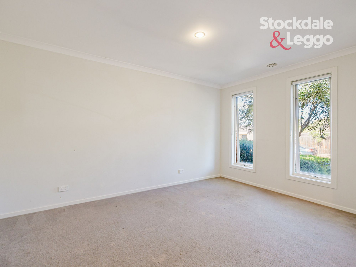 10 Dogherty Court, BACCHUS MARSH VIC 3340, Bacchus Marsh - Thumbnail 2