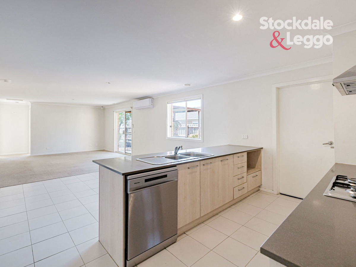 10 Dogherty Court, BACCHUS MARSH VIC 3340, Bacchus Marsh - Thumbnail 3