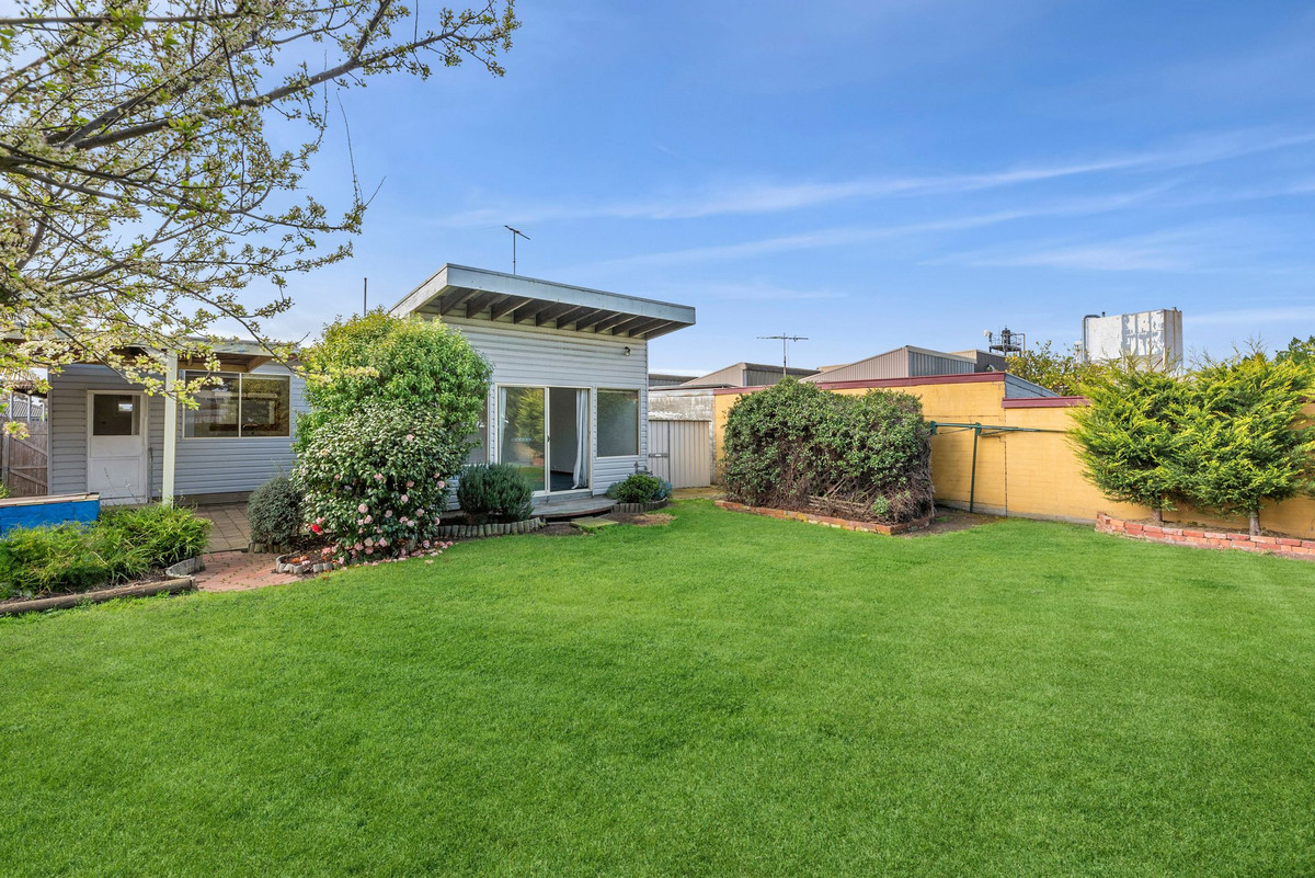 6 Hamilton Court, Breakwater VIC 3219, Breakwater - Thumbnail 2