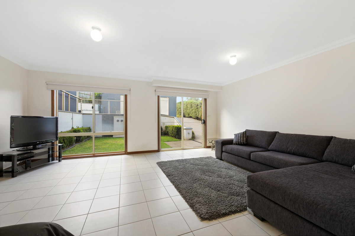 18 Fairway Crescent, Warrnambool VIC 3280, Warrnambool - Thumbnail 3