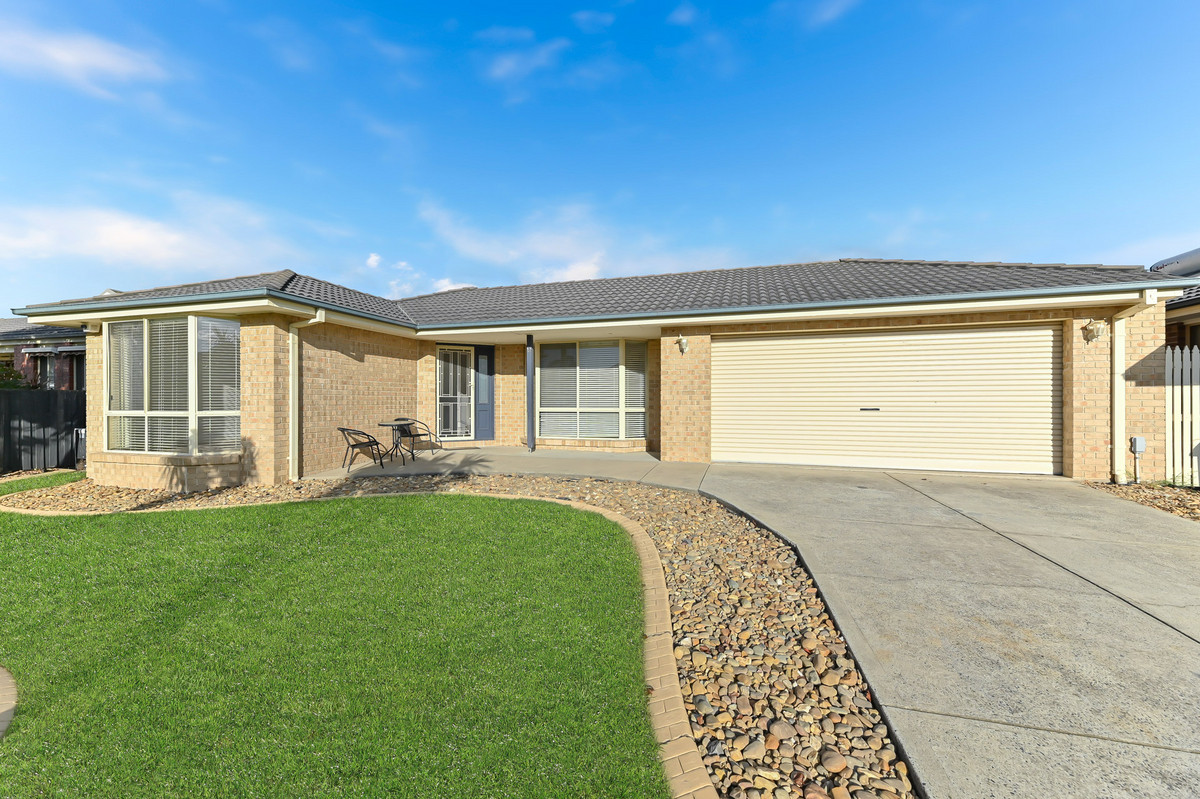 9 / 8a Henry Street, Koo Wee Rup VIC 3981, Koo Wee Rup - Thumbnail 2